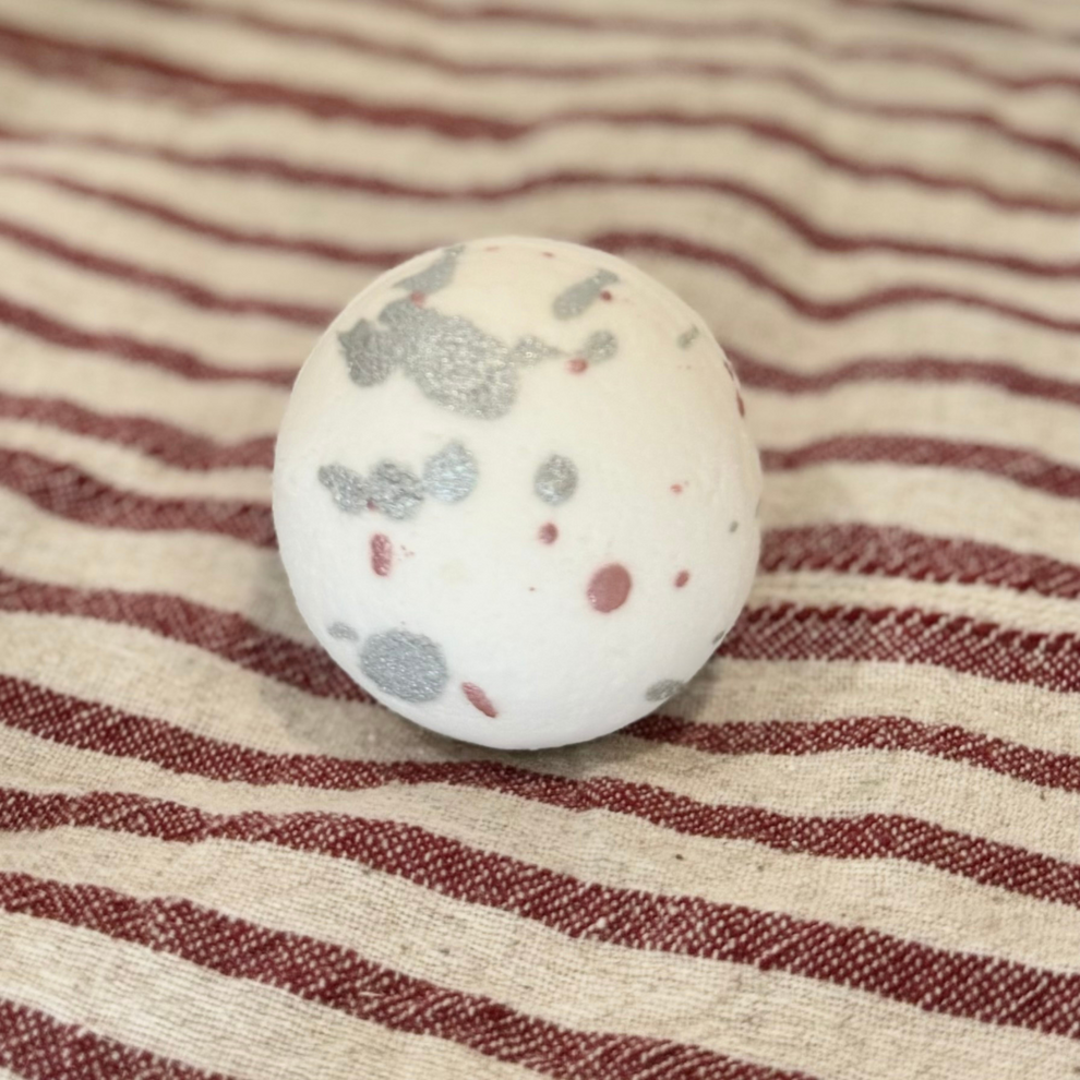 Silky Holiday Bath Bomb