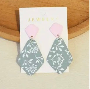 Rhombus Shape with Twig Pattern